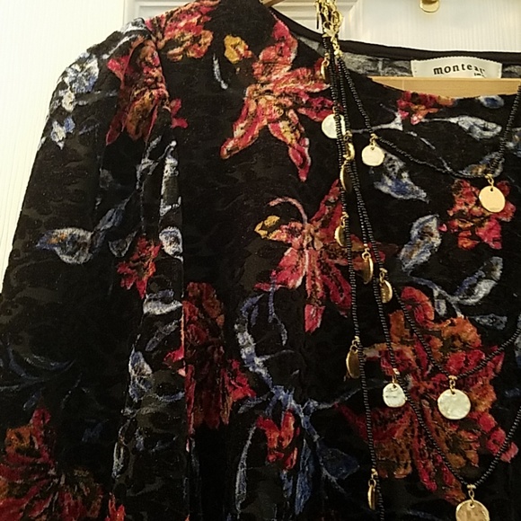 MONTEAU Velvet  Burnout Floral Top NWT - Picture 1 of 8
